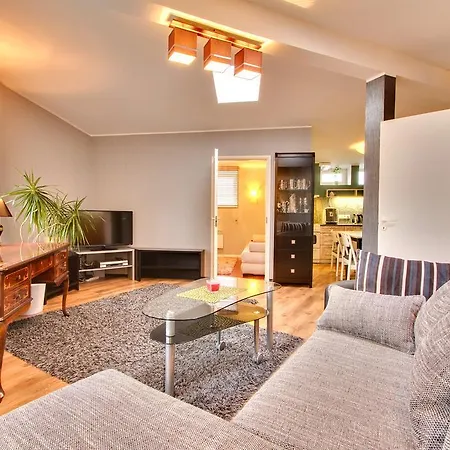 Апартаменти Toompuiestee Penthouse With Sauna Таллінн